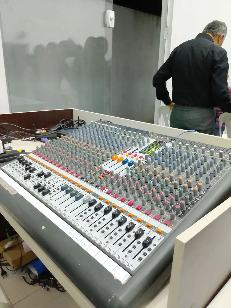 Mesa de som Behringer Xenyx XL2400 24 canais