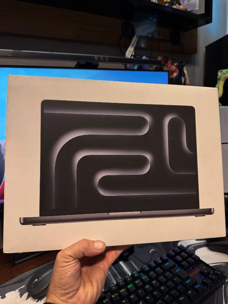 MacBook Pro M3 Pro  512  18GB