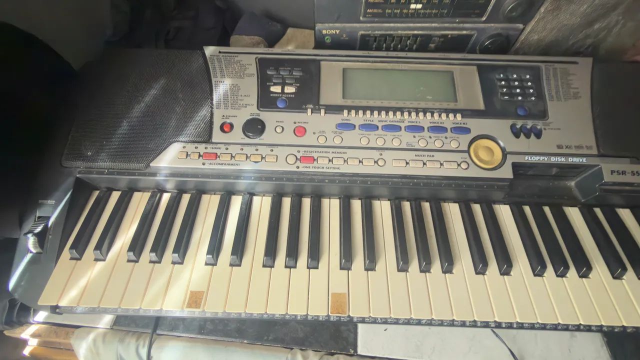 VENDO YAMAHA PSR-550 - Instrumentos musicais - Engenheiro Paulo de