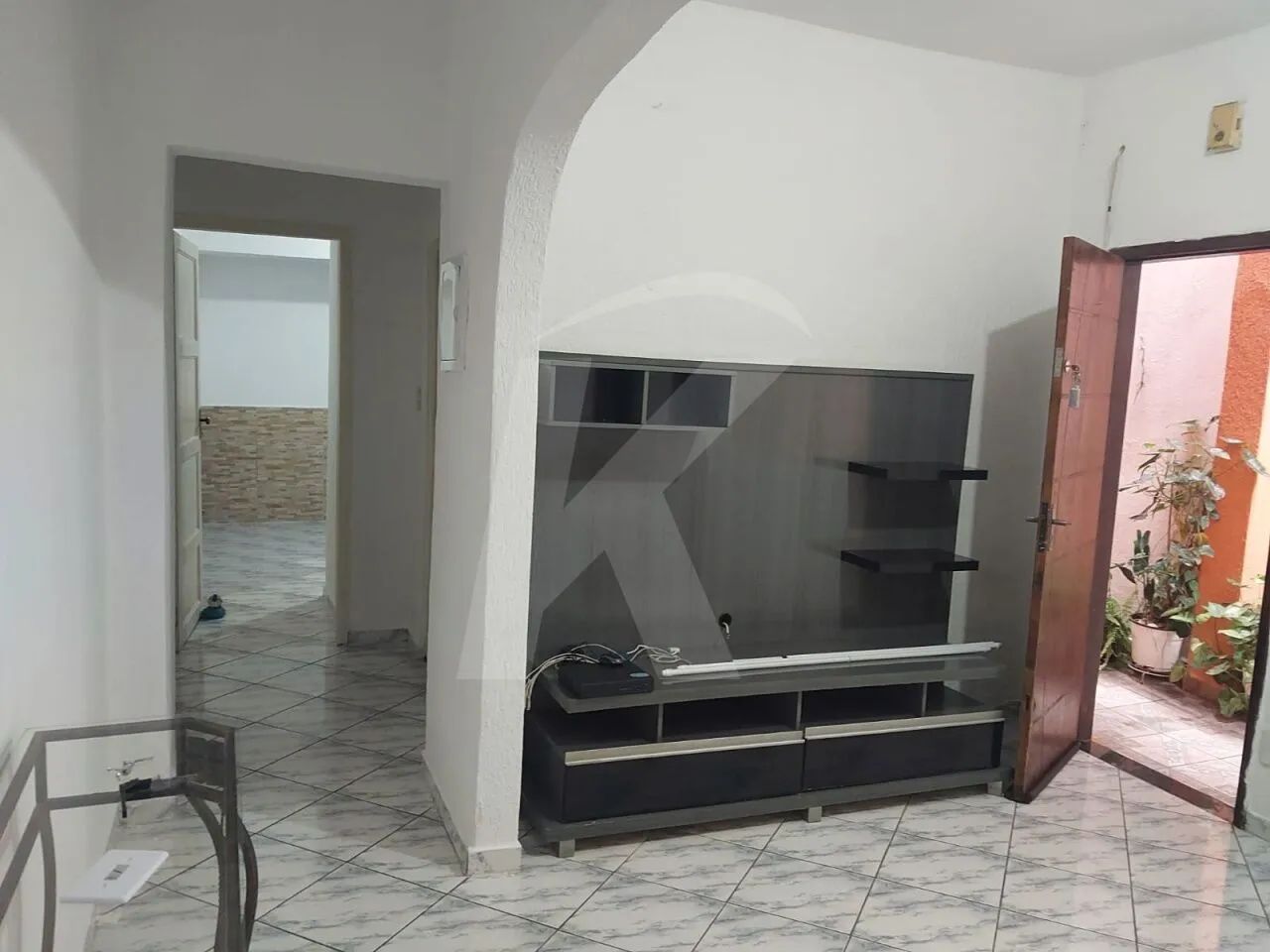 Casa com 2 quartos, sala, cozinha, banheiro e área de serviço. - Foto 3