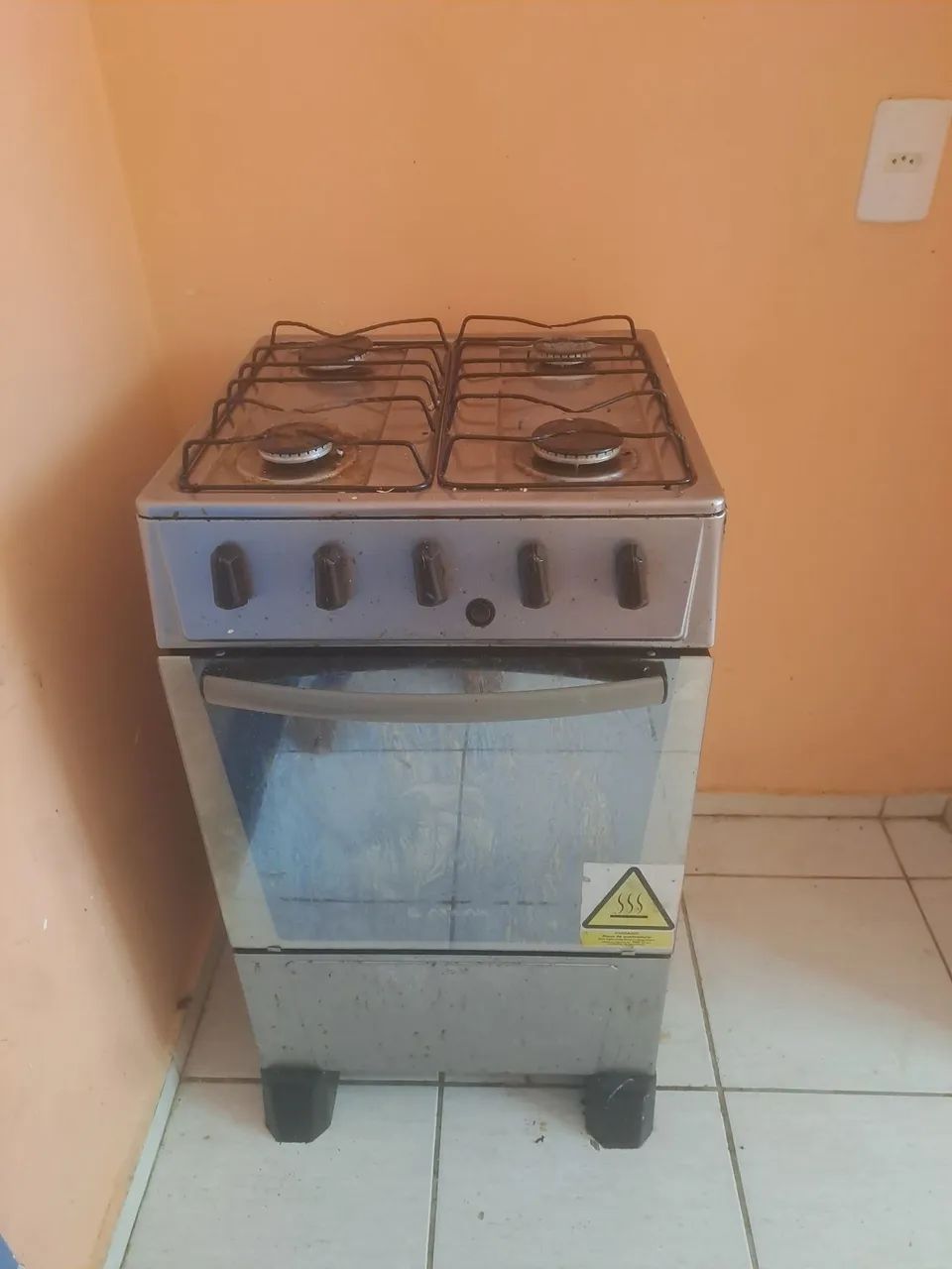 Vendo fogão 4 bocas funcionando tudo 