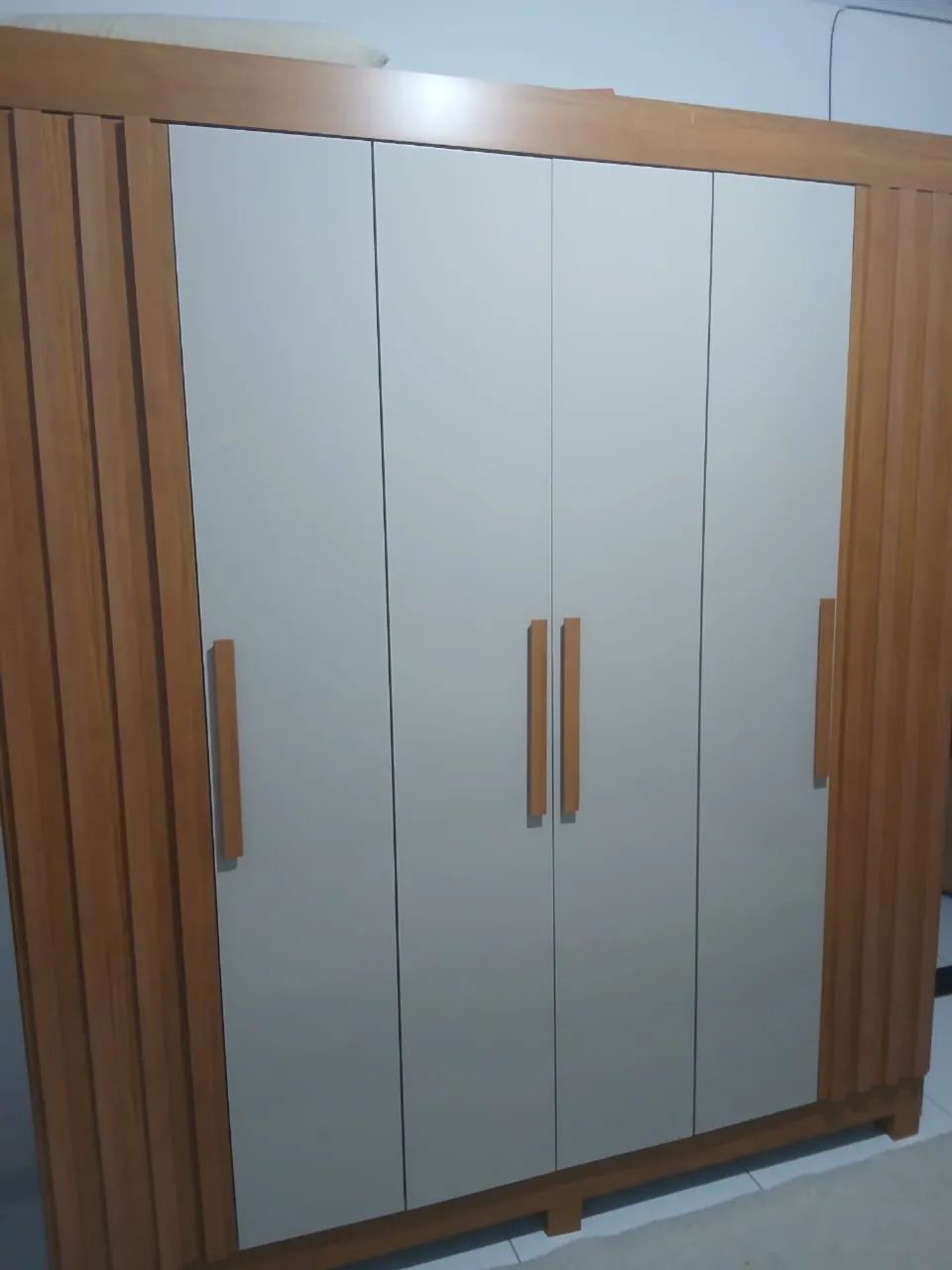 Guarda-roupa seminovo 