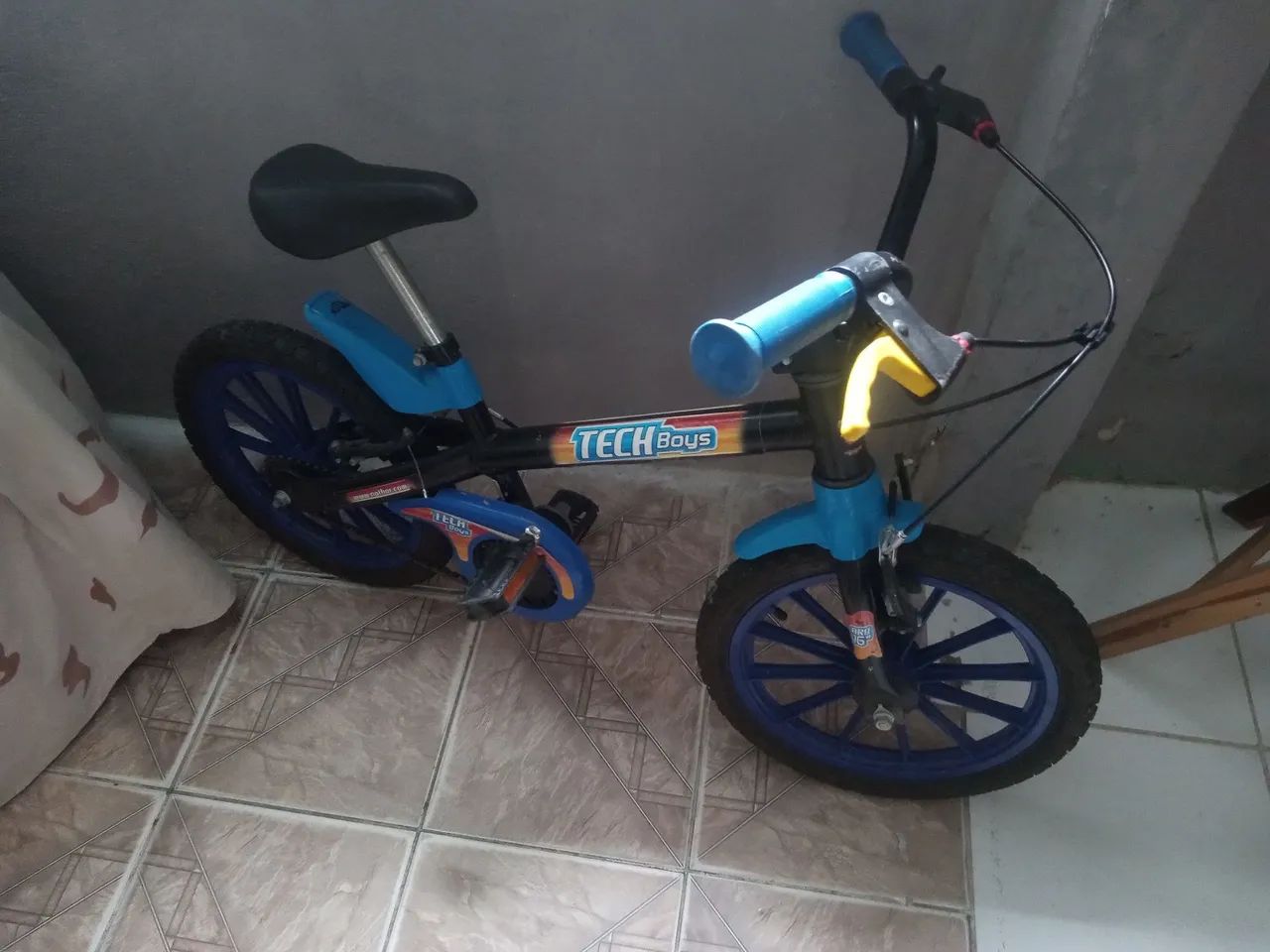 Vendo bicicleta infantil toda original bem conservada  - Foto 3