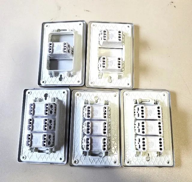 Lote com 5 interruptores de luz Schineider usados em exelente estado - Foto 2