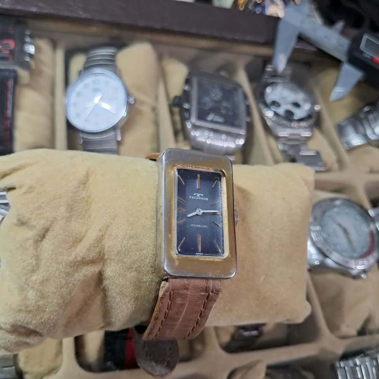 Relógio Vintage Technos Incabloc Suíço - Estilo Tank / Retangular - Foto 2