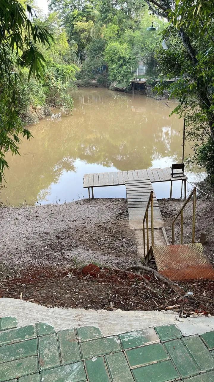 Rancho Vende se na beira Rio sarapui