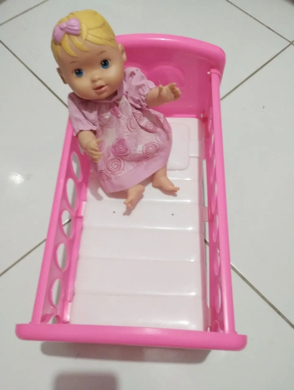 Berço infantil acompanha a boneca  - Foto 2