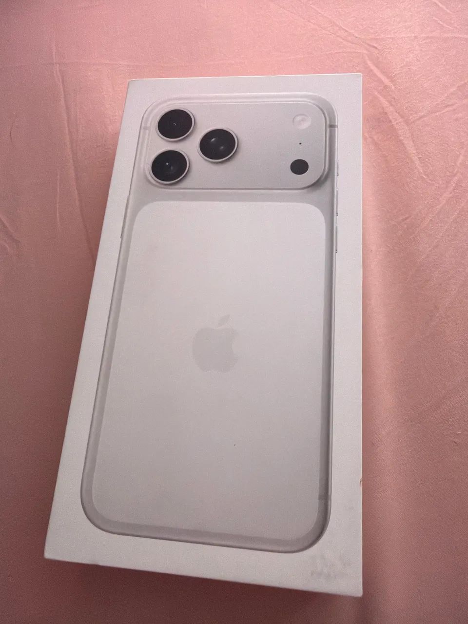 17 Pro Max Silver - Prata - Branco iPhone mais bonito de todos