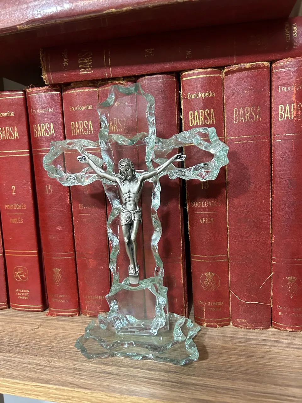 Crucifixo em cristal com Jesus Cristo em metal - Foto 4