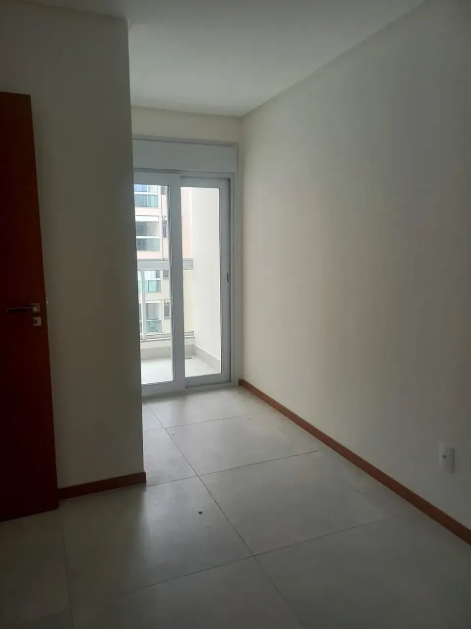 APARTAMENTO COM FECHAMENTO DE VARANDA-UMA QUADRA DO MAR - Foto 3