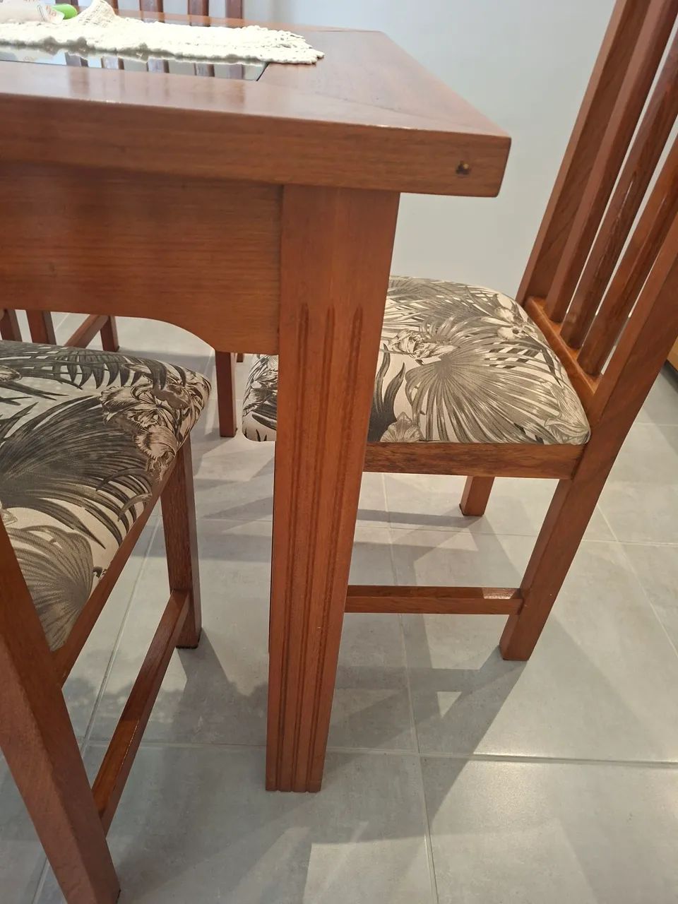 Mesa maciça com 6 cadeiras - Foto 5