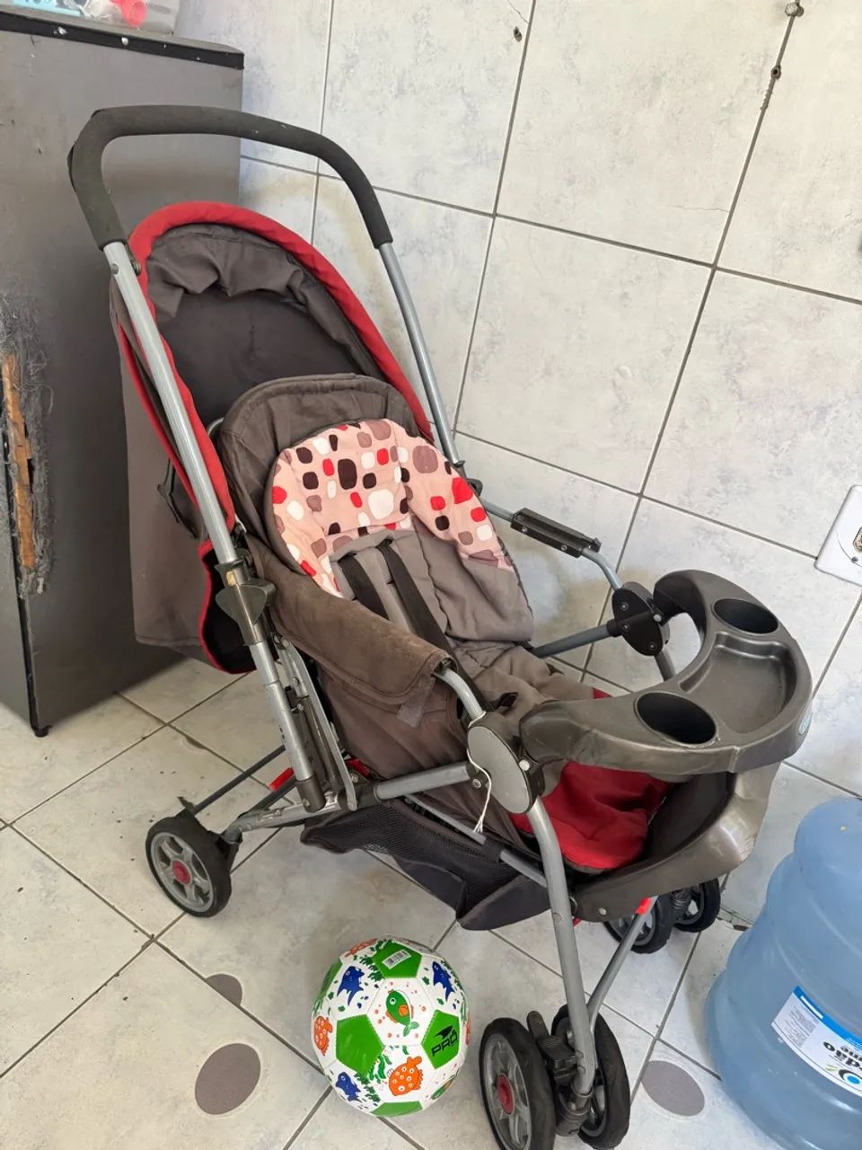Carrinho de bebê Cosco - com bandeja e capota - Foto 5