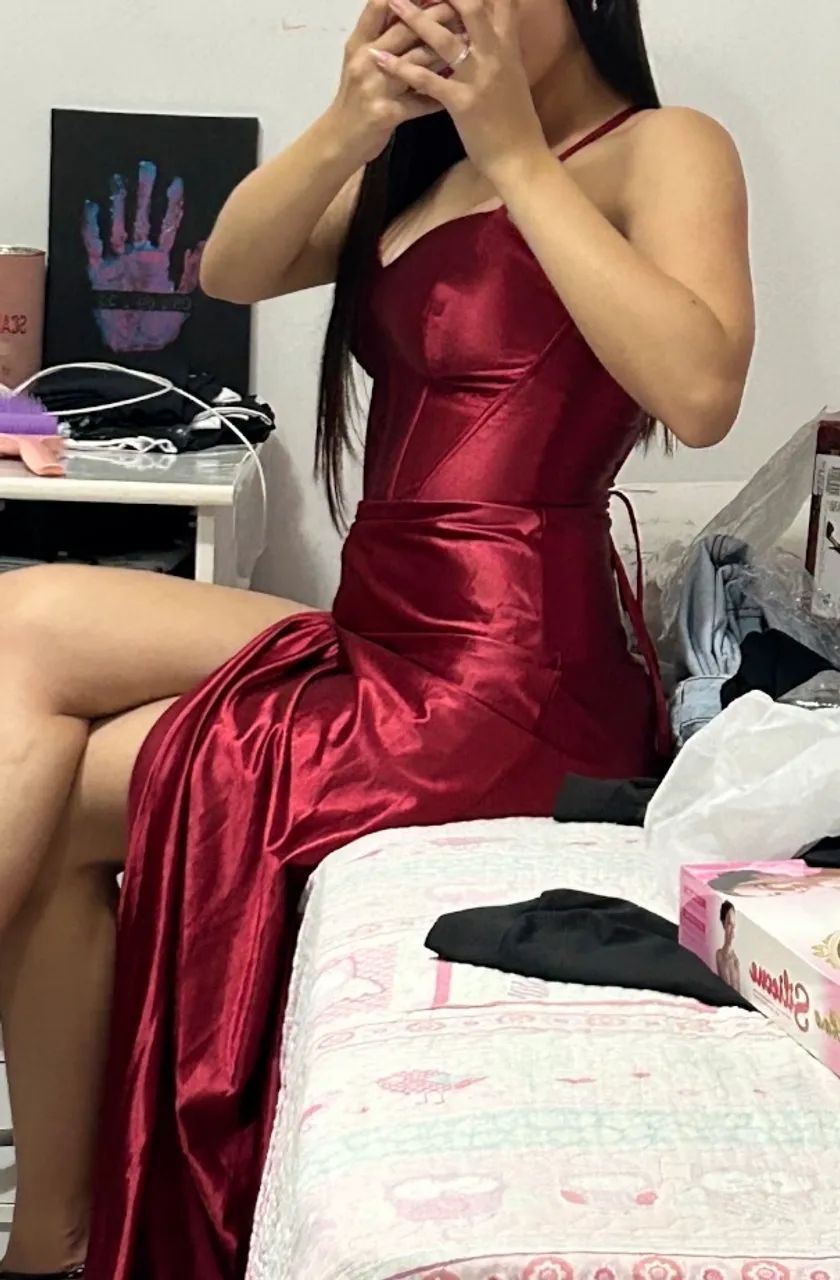 Vestido de cetim longo com fenda  - Foto 2