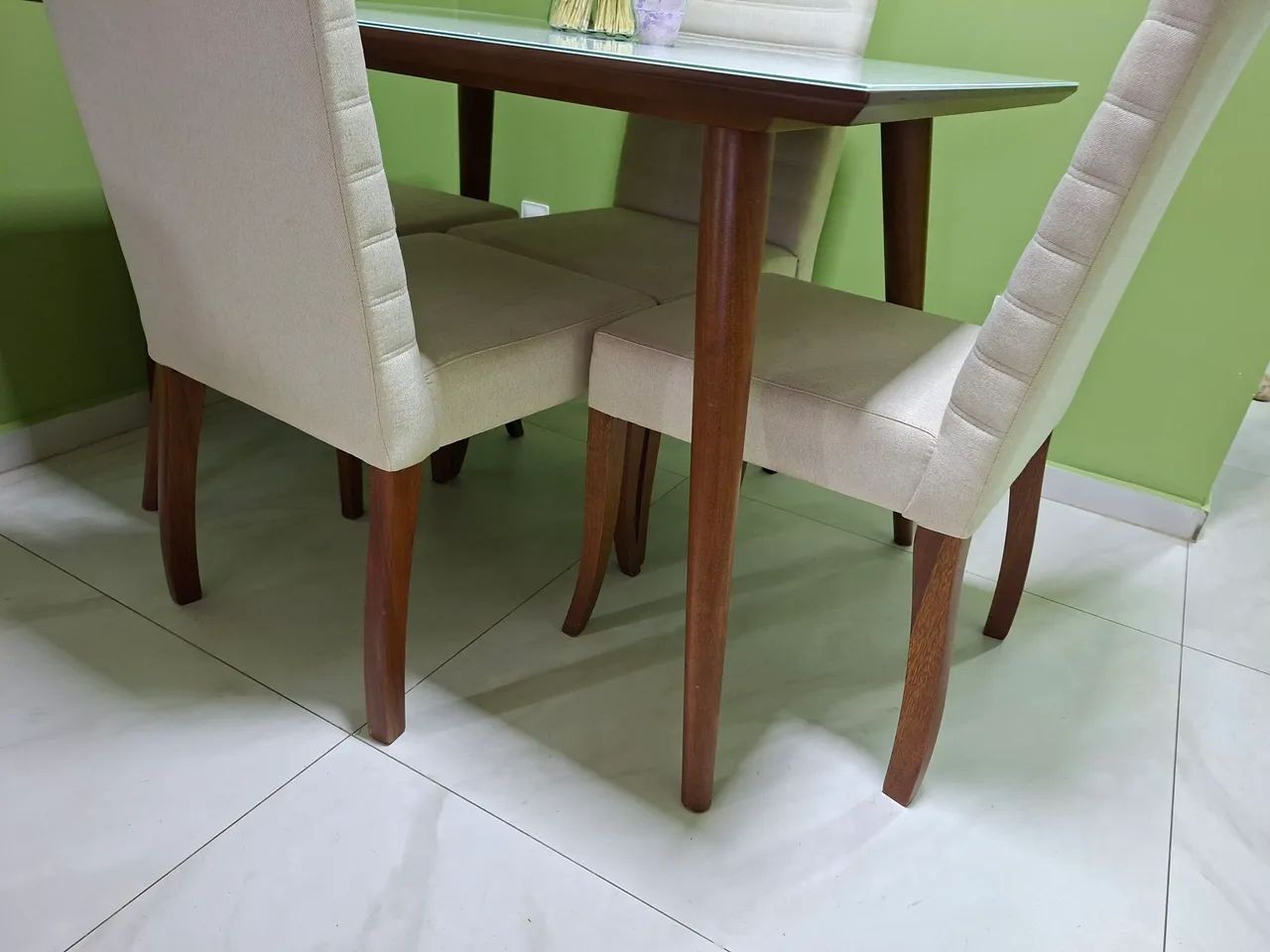 Mesa retangular com 4 cadeiras