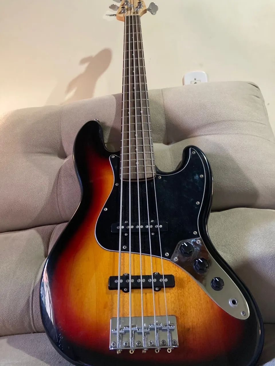 Baixo squier 5 cordas