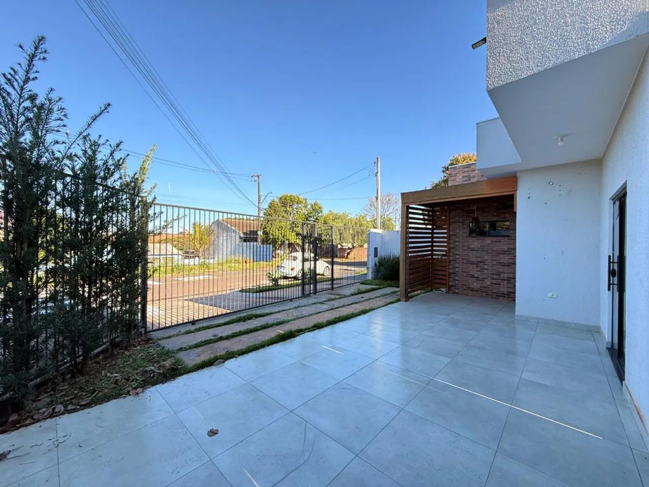 Casa para alugar em Maringá, Conjunto Habitacional Céu Azul, com 3 quartos, com 100.57 m² - Foto 2