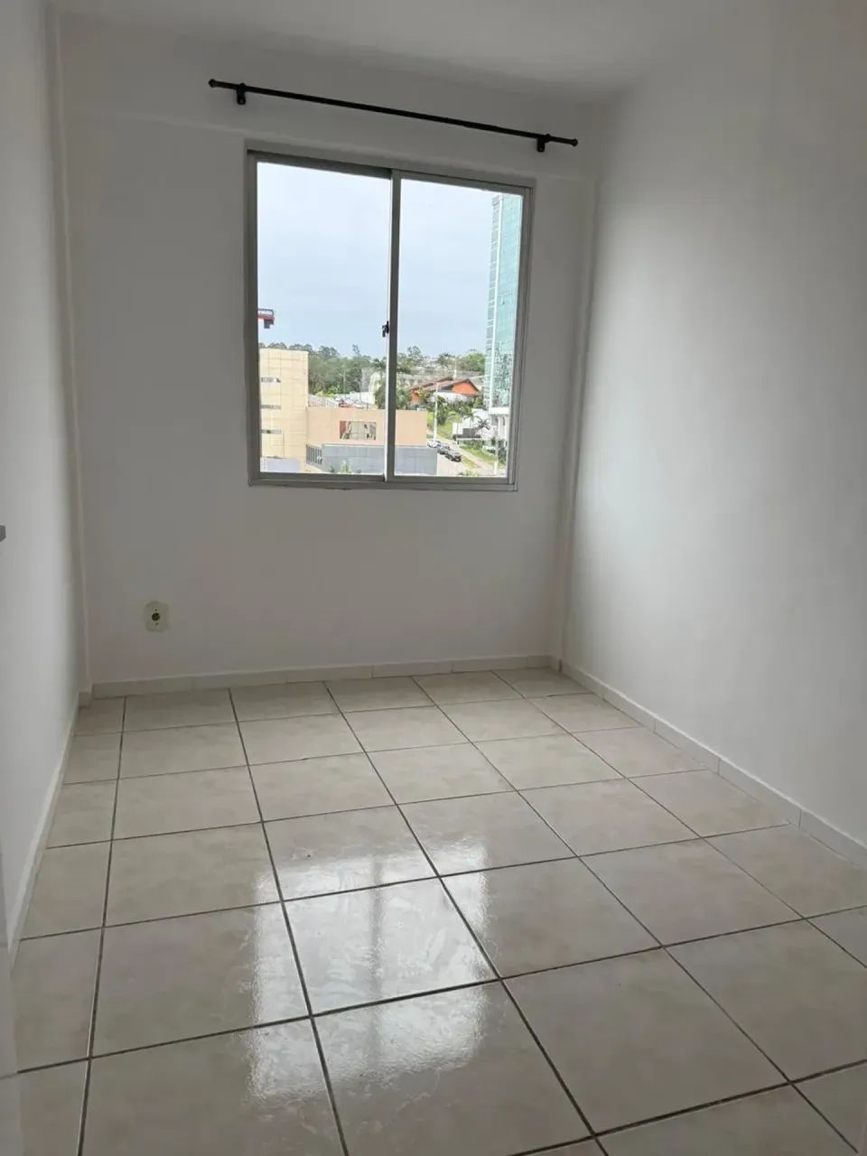 Apartamento amplo de 03 dormitórios no centro de Criciúma - Foto 5