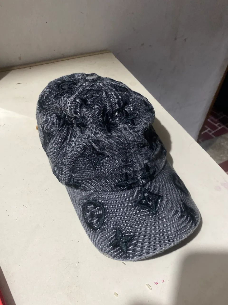 Boné Louis Vuitton semin novo usei uma vez só 