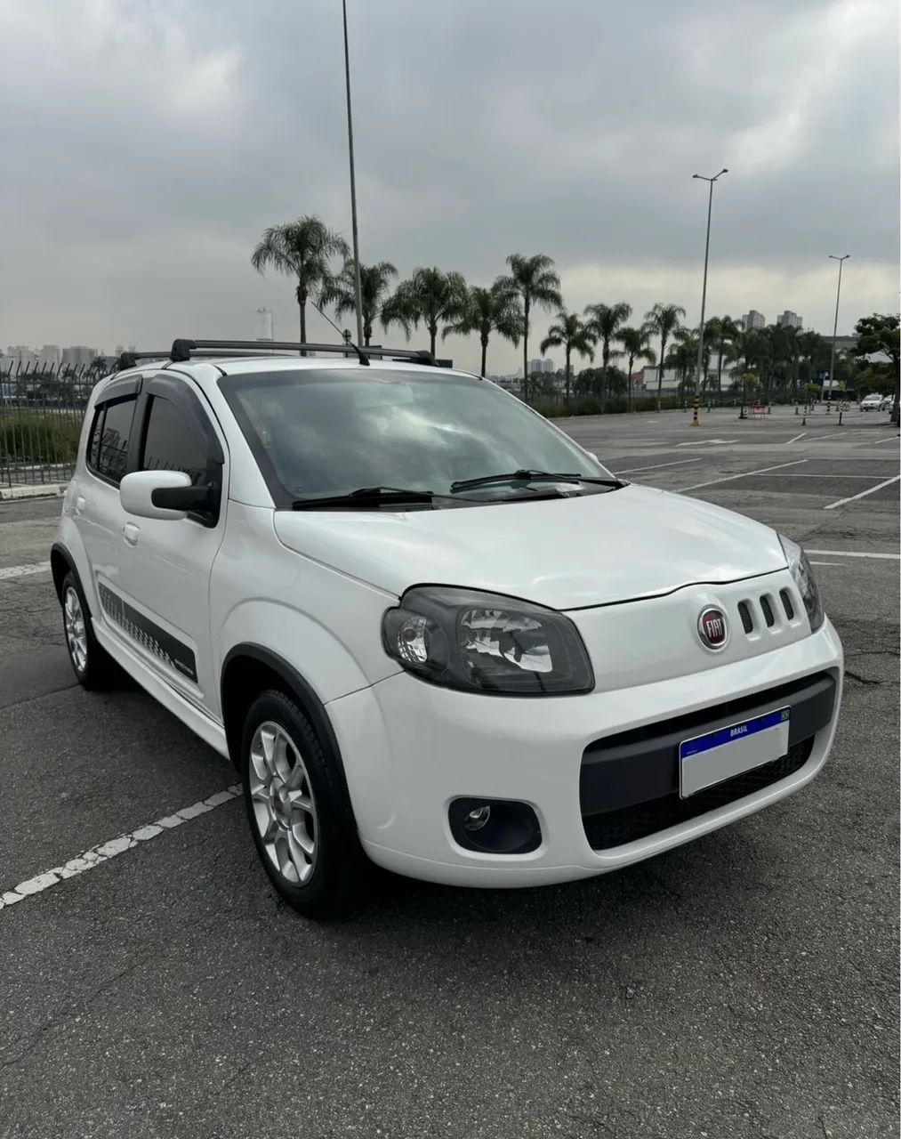 Fiat Uno Sporting 1.4 EVO Fire Flex 8V 4P 2014 - Foto 2