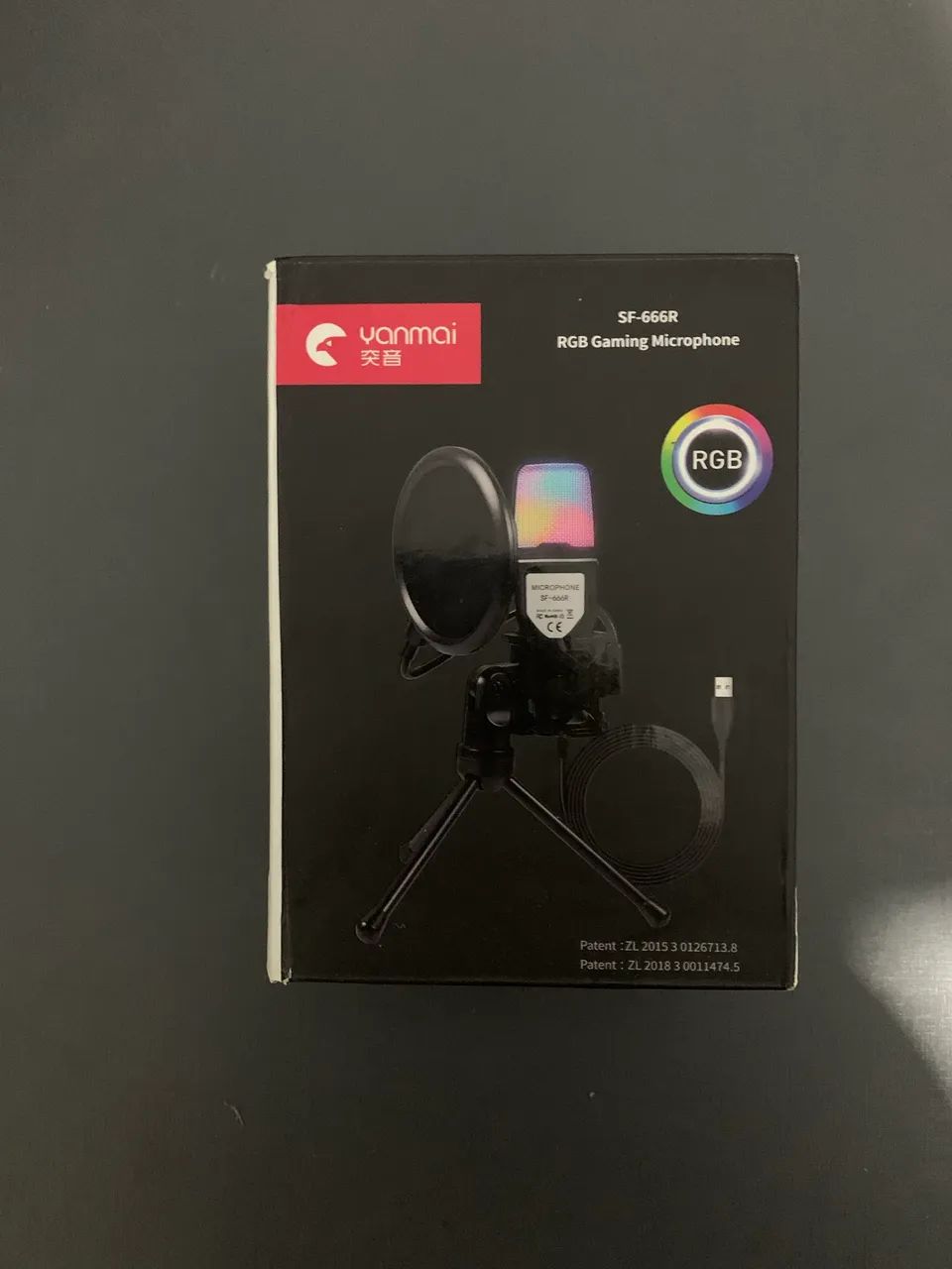 Microfone de mesa RGB