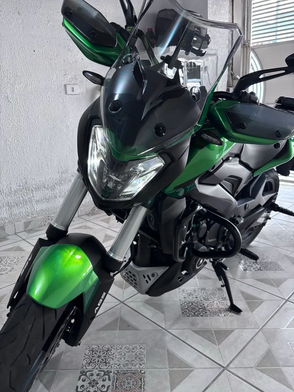 Dominar 400T