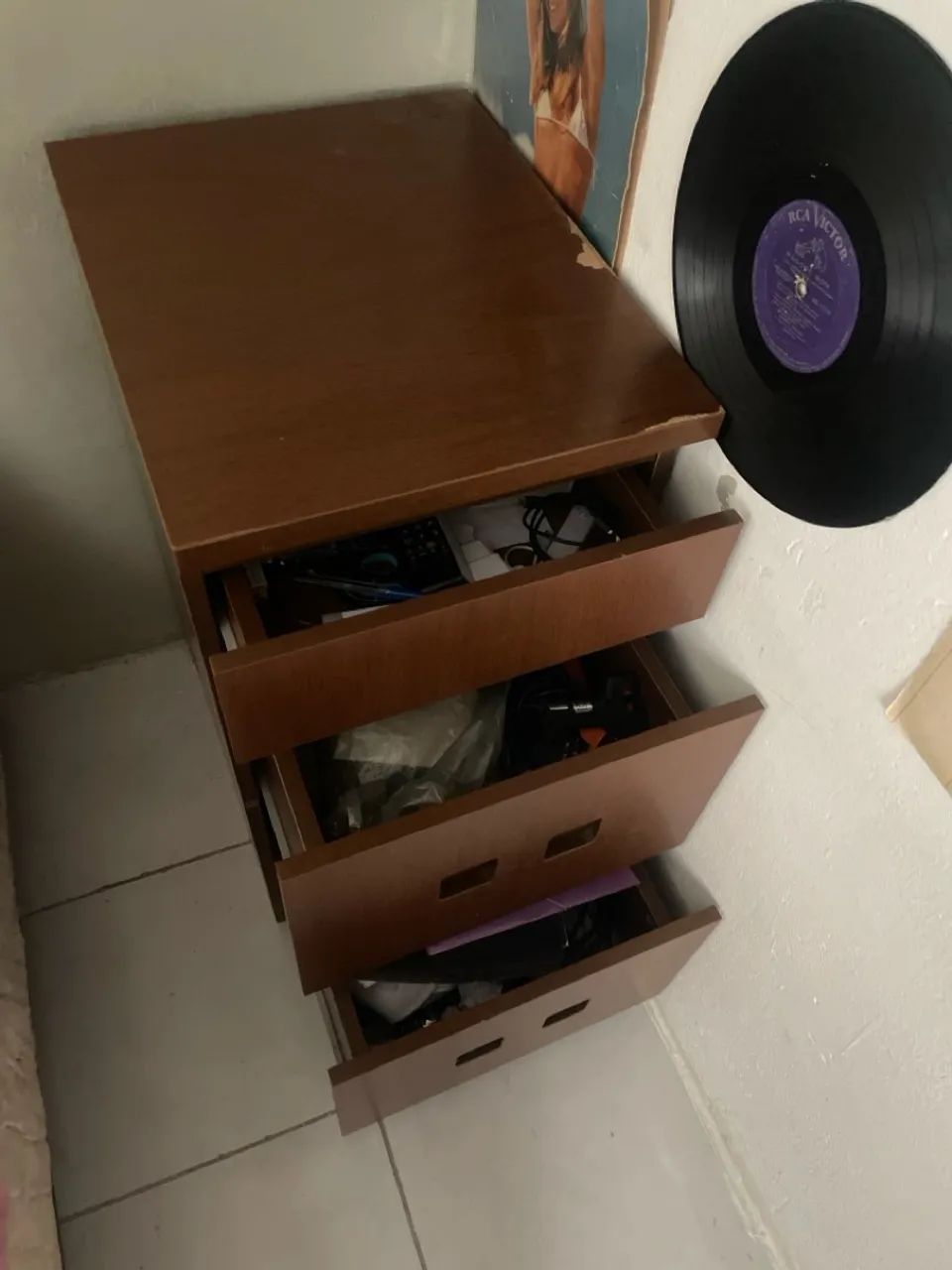 Móvel com 3 gavetas em ótimo estado  - Foto 3