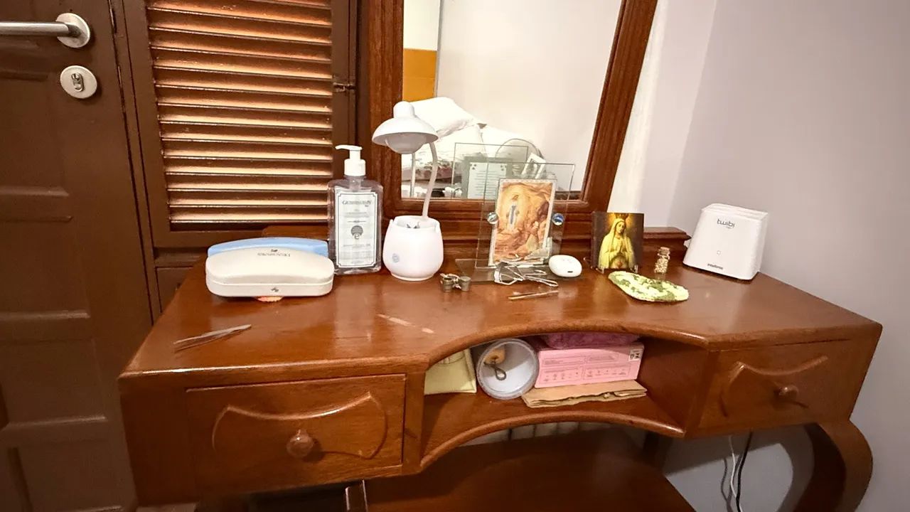 Penteadeira Retrô Clássica em Cedro Maciço com Espelho e Banqueta - Foto 4