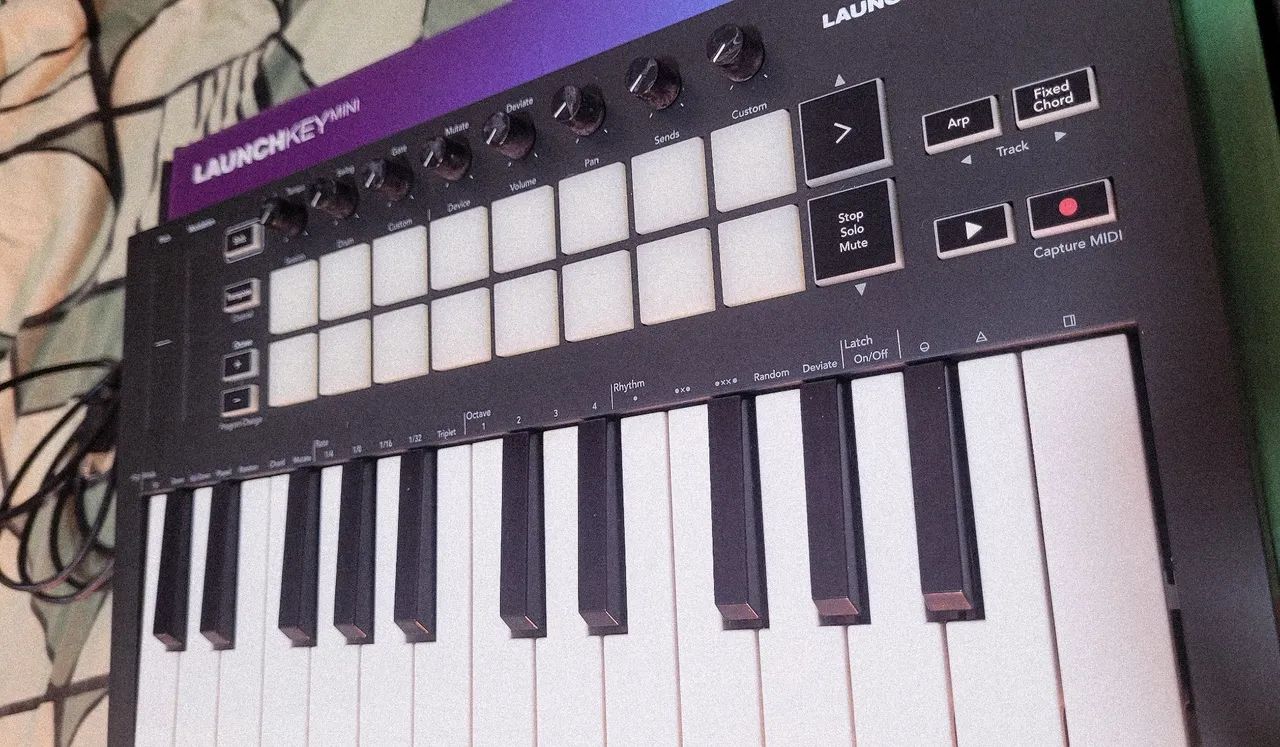 Controlador MIDI Novation Launchkey Mini MK3 - Ableton - Foto 2