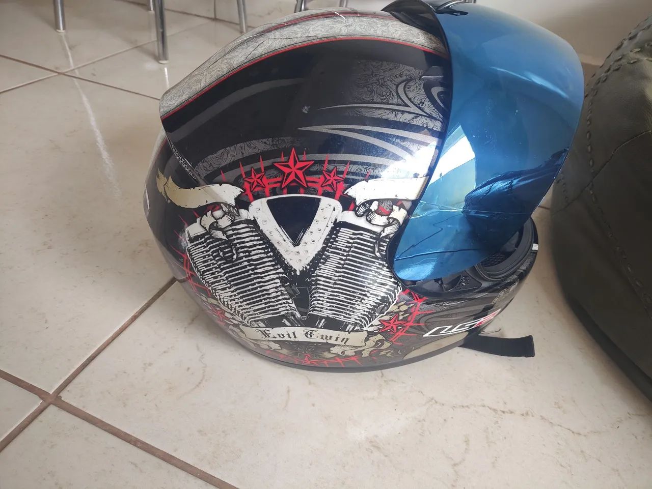 Capacete ls2 número 60 com vizeira camaleão  - Foto 5