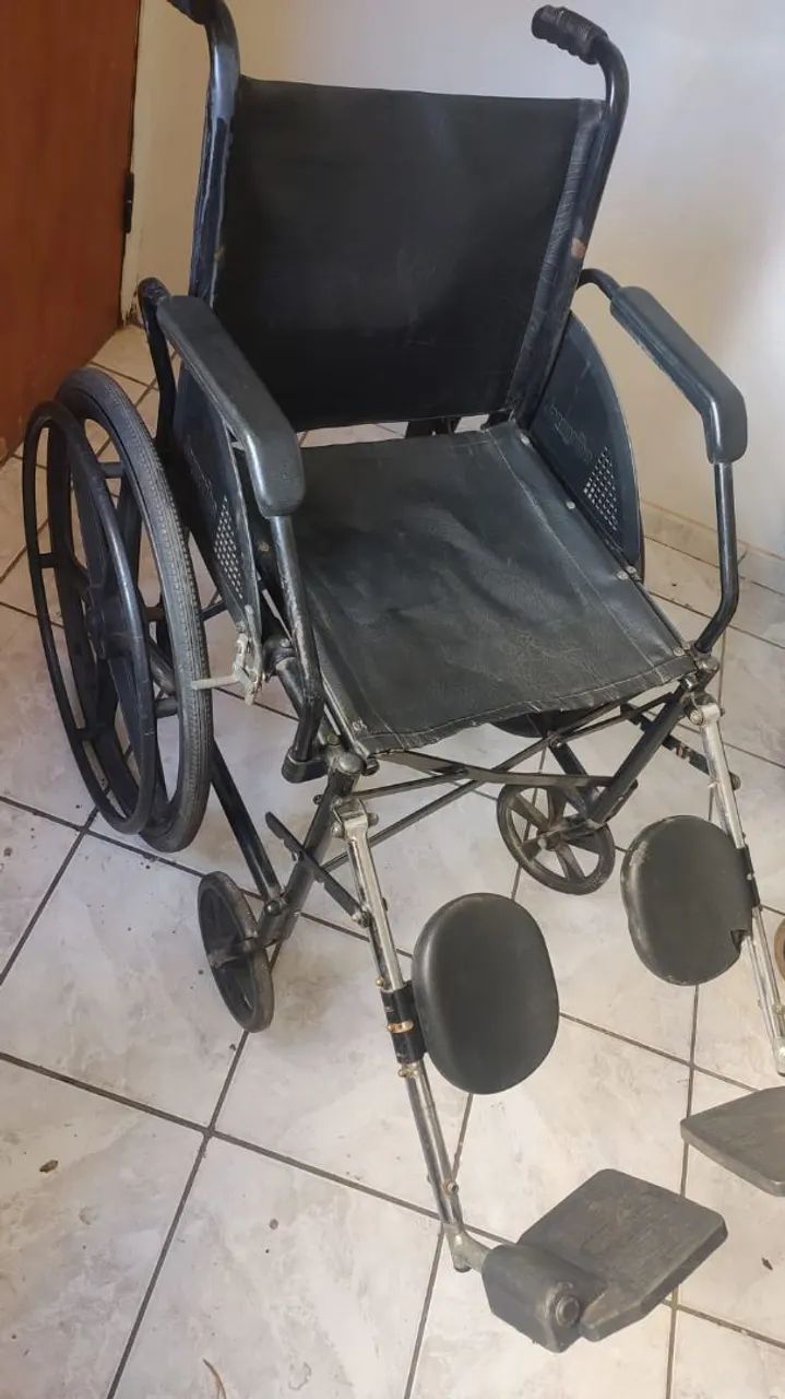Cadeira de rodas (faço a entrega)