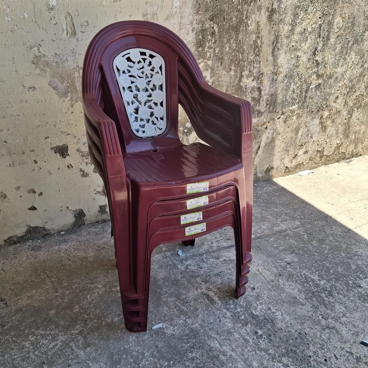 CADEIRA DE PLASTICO COM BRAÇO  - Foto 2