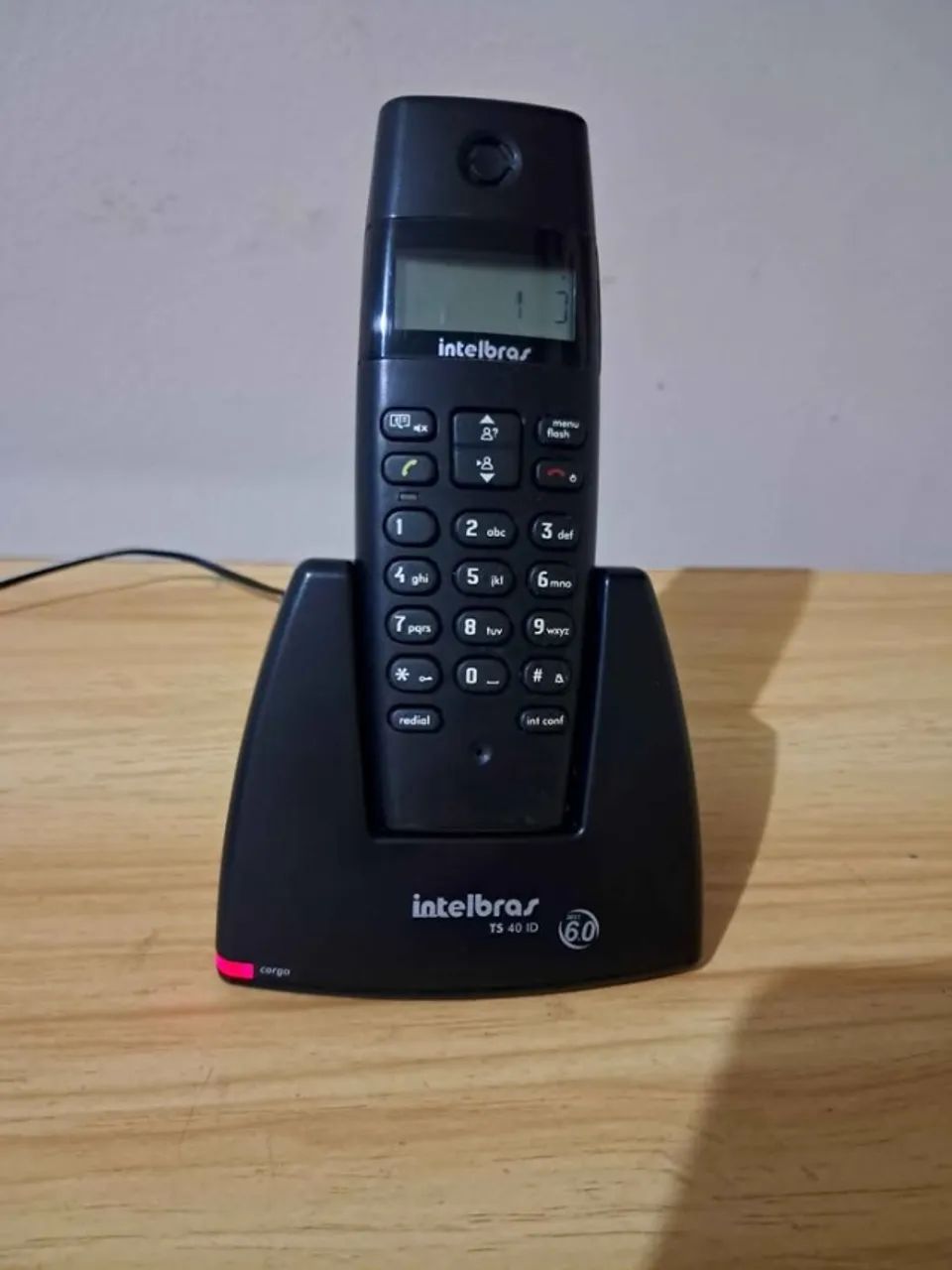 Telefone sem fio intelbras TS 40 id , funcionando, está com a bateria viciada (precisa tro