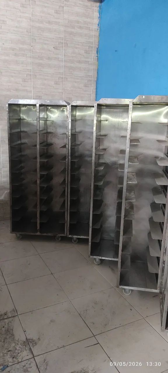 5Armários INOX 20 assadeiras CADA e rodas nylon"LEIA" - Foto 5