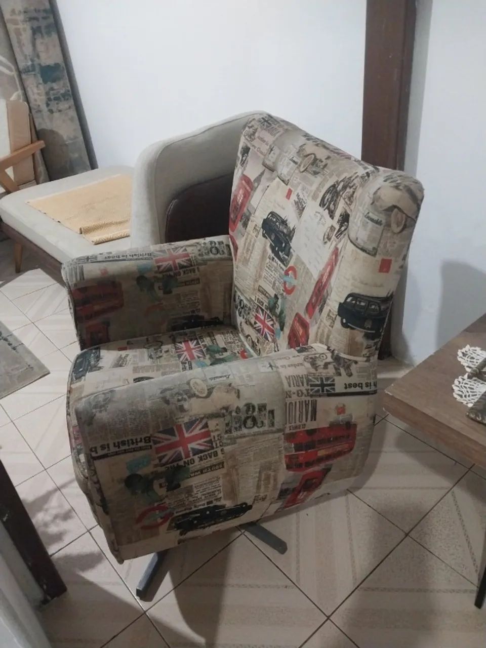 Poltrona Giratória/Tecidos-Motivos Ingleses/80LX70PX90A, R$1.100,00- Retira na Loja! - Foto 2