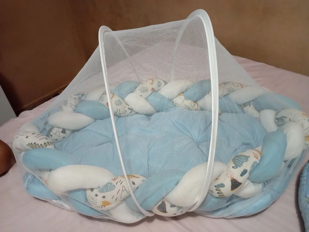Ninho Redutor de Berço Trançado para Bebê + Mosquiteiro