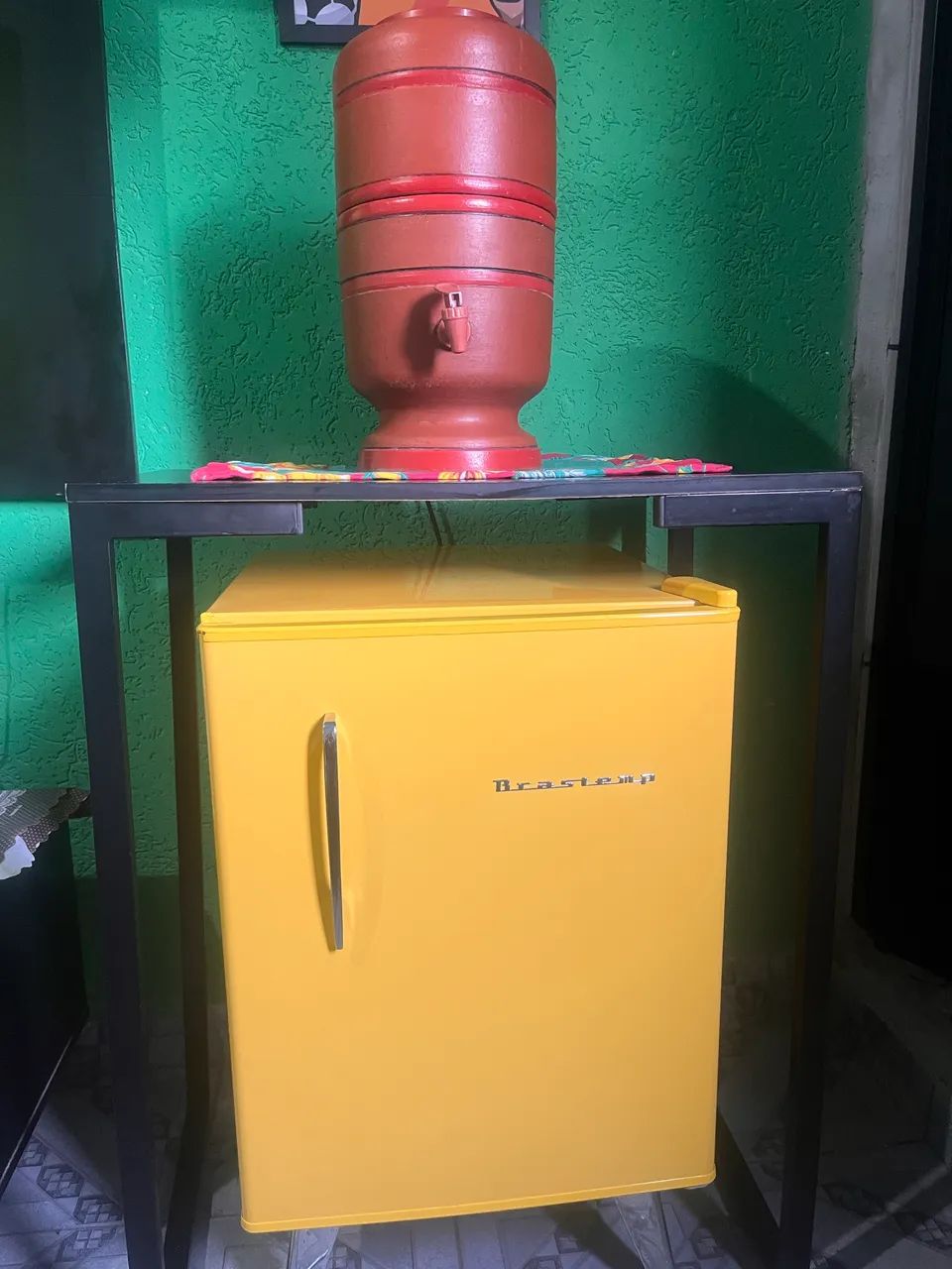 Frigobar Brastemp retrô amarelo - Foto 5