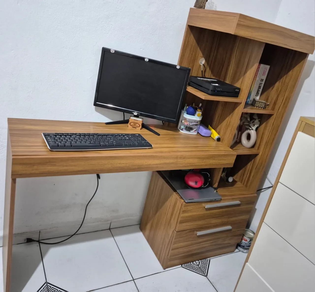 Escrivaninha com Estante e Gaveteiro - Home Office - Foto 4