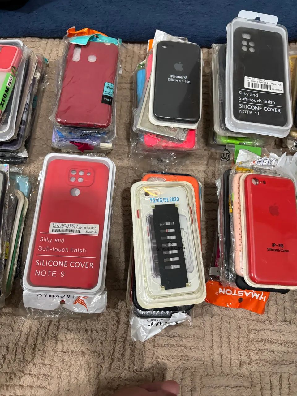 Diversas capinhas para celulares 