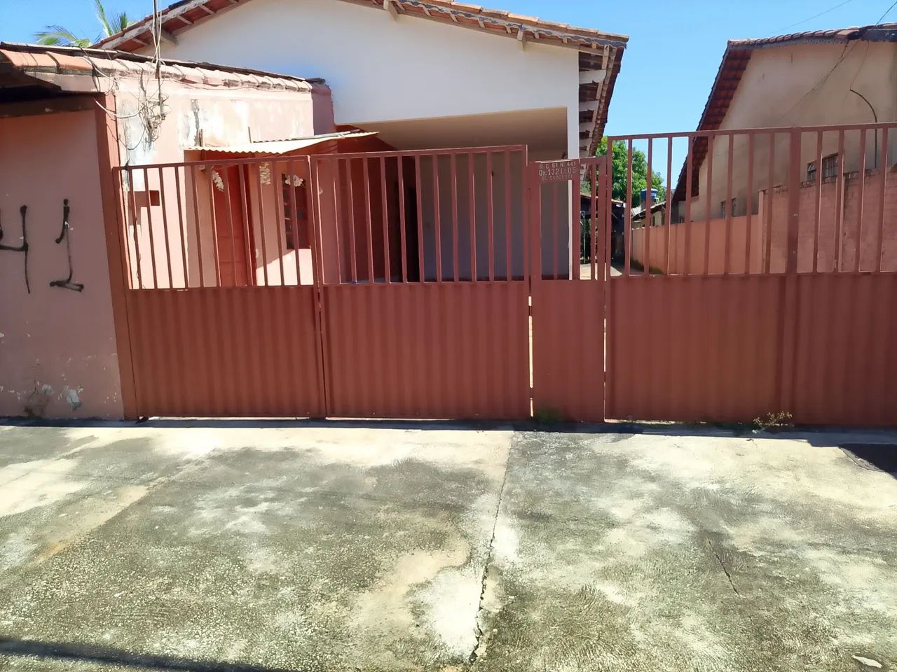 ALUGO CASA GRANDE SETOR SUDOESTE 