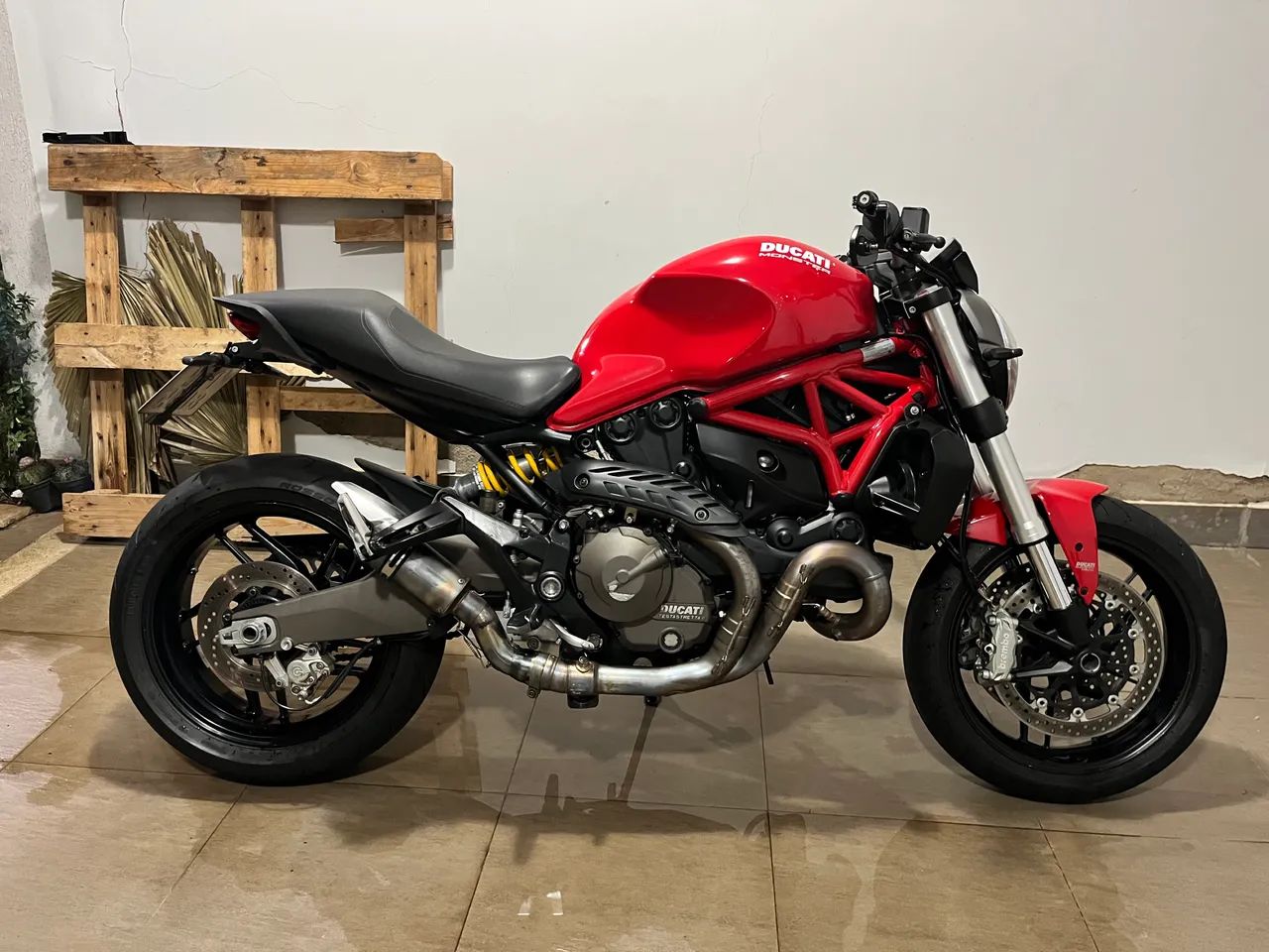 Ducati Monster 821 - Foto 2
