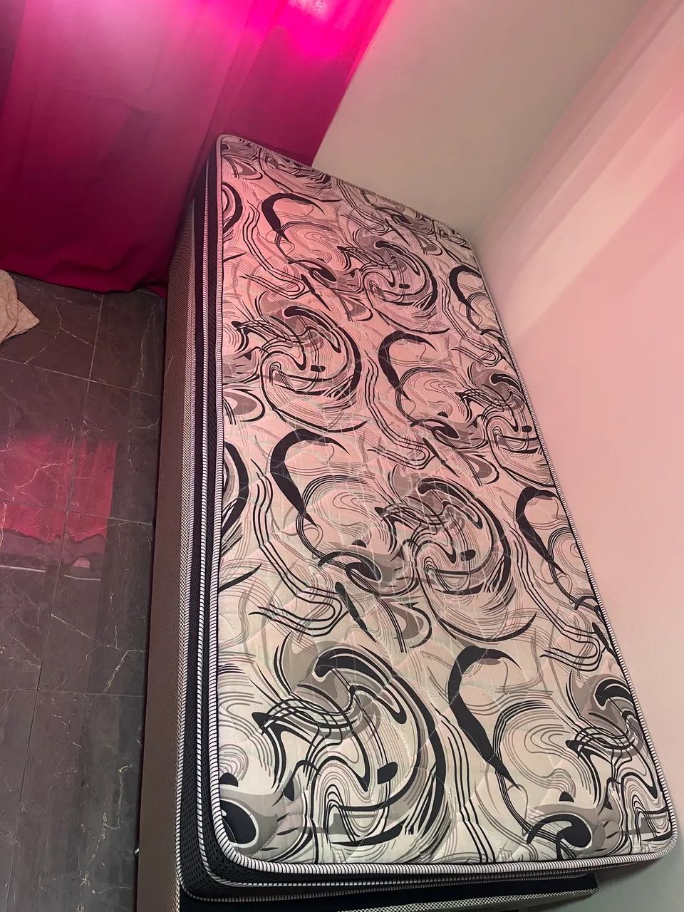 Vende-se cama de solteiro em perfeito estado