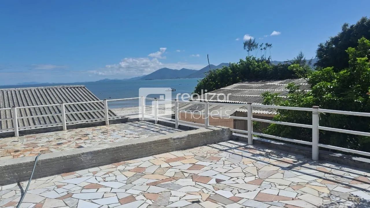 Terreno com 3 apartamentos kitnet Frente Mar - Foto 2