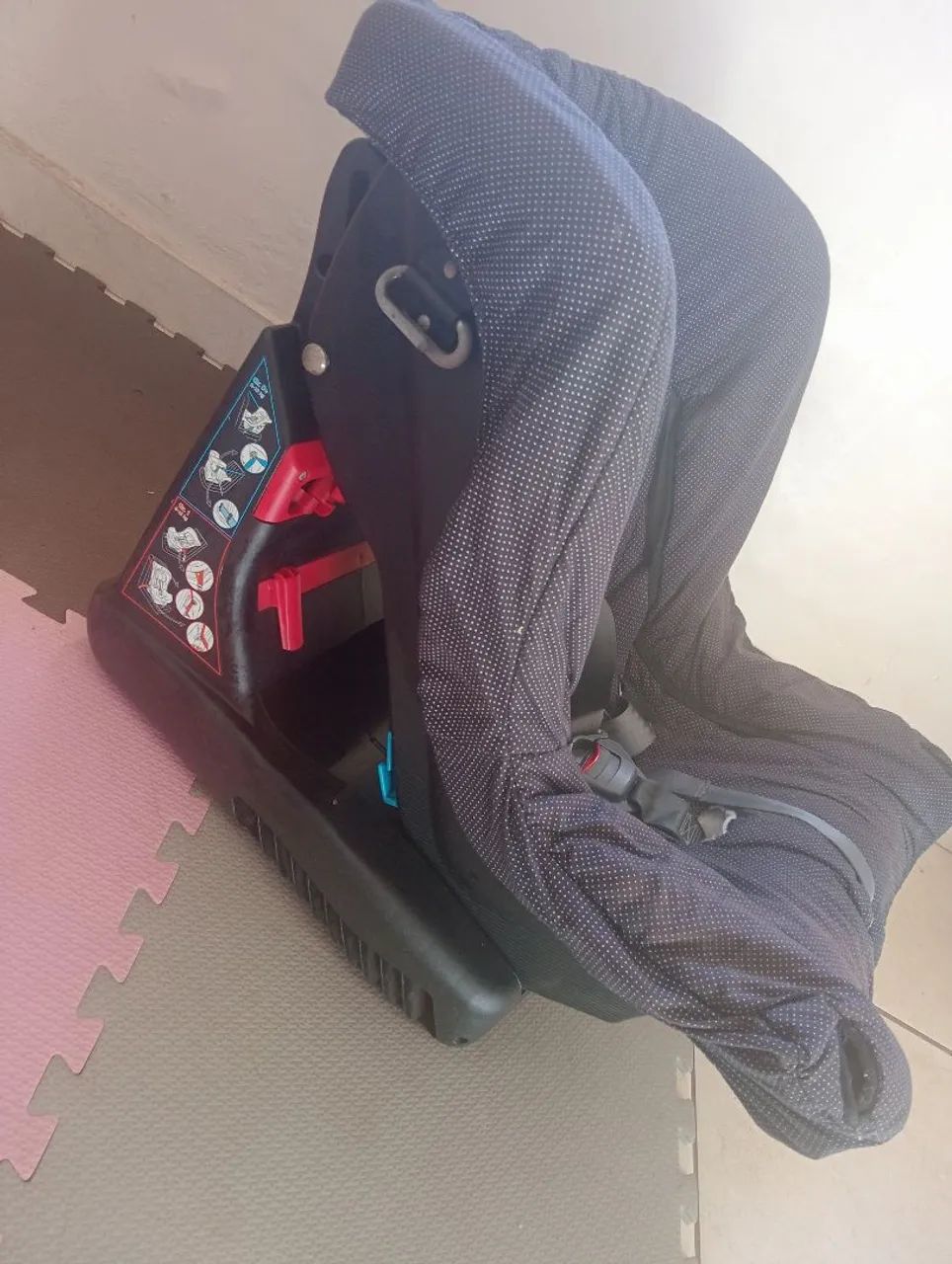 Cadeirinha de carro até 36kl semi nova 