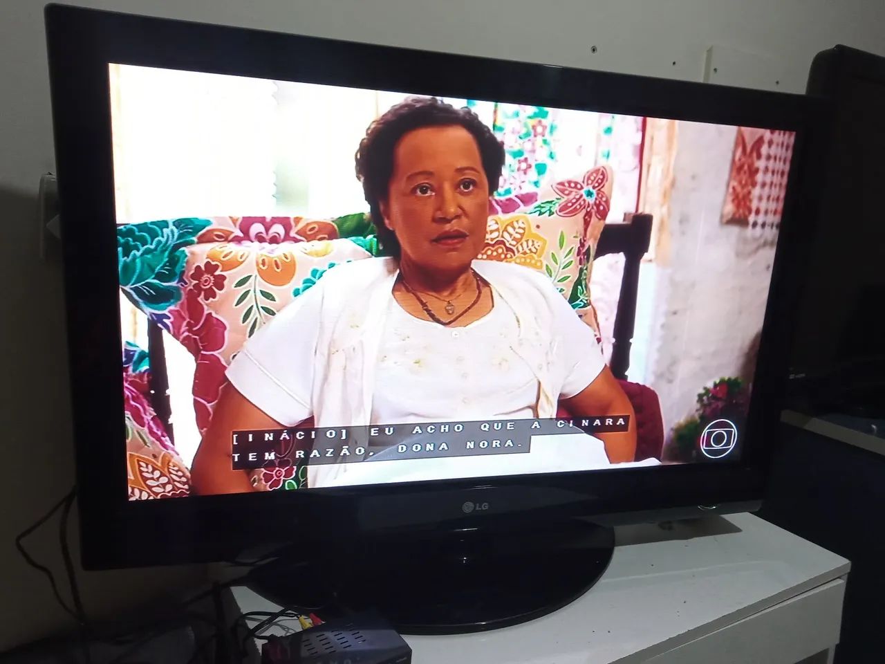Entrego TV LCD 42 polegadas não é Smart aceito cartão 