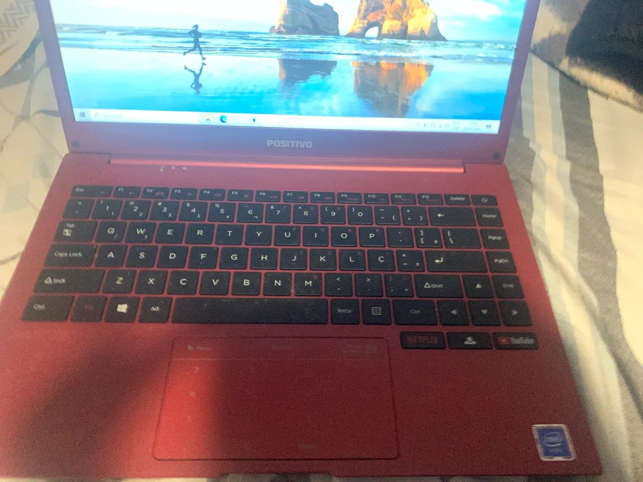 Vendo notebook positivo 4GB de Ram processador intel celeron com windons ativado 