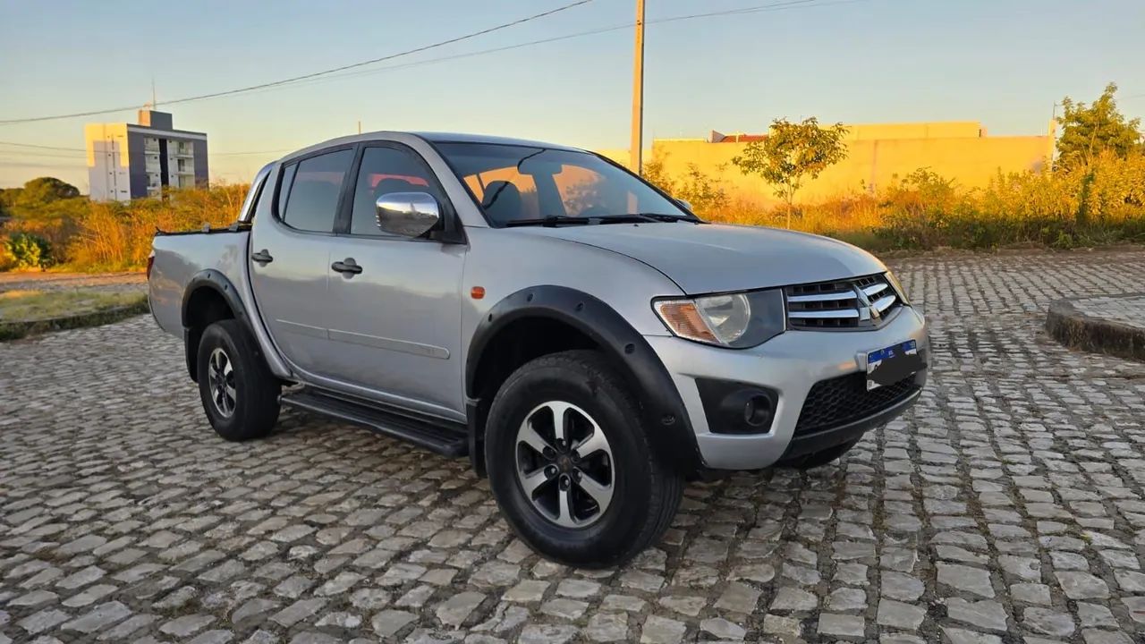 Mitsubishi L200 EVOLUTION 3.2 4X4 TB INT. DIESEL 2013