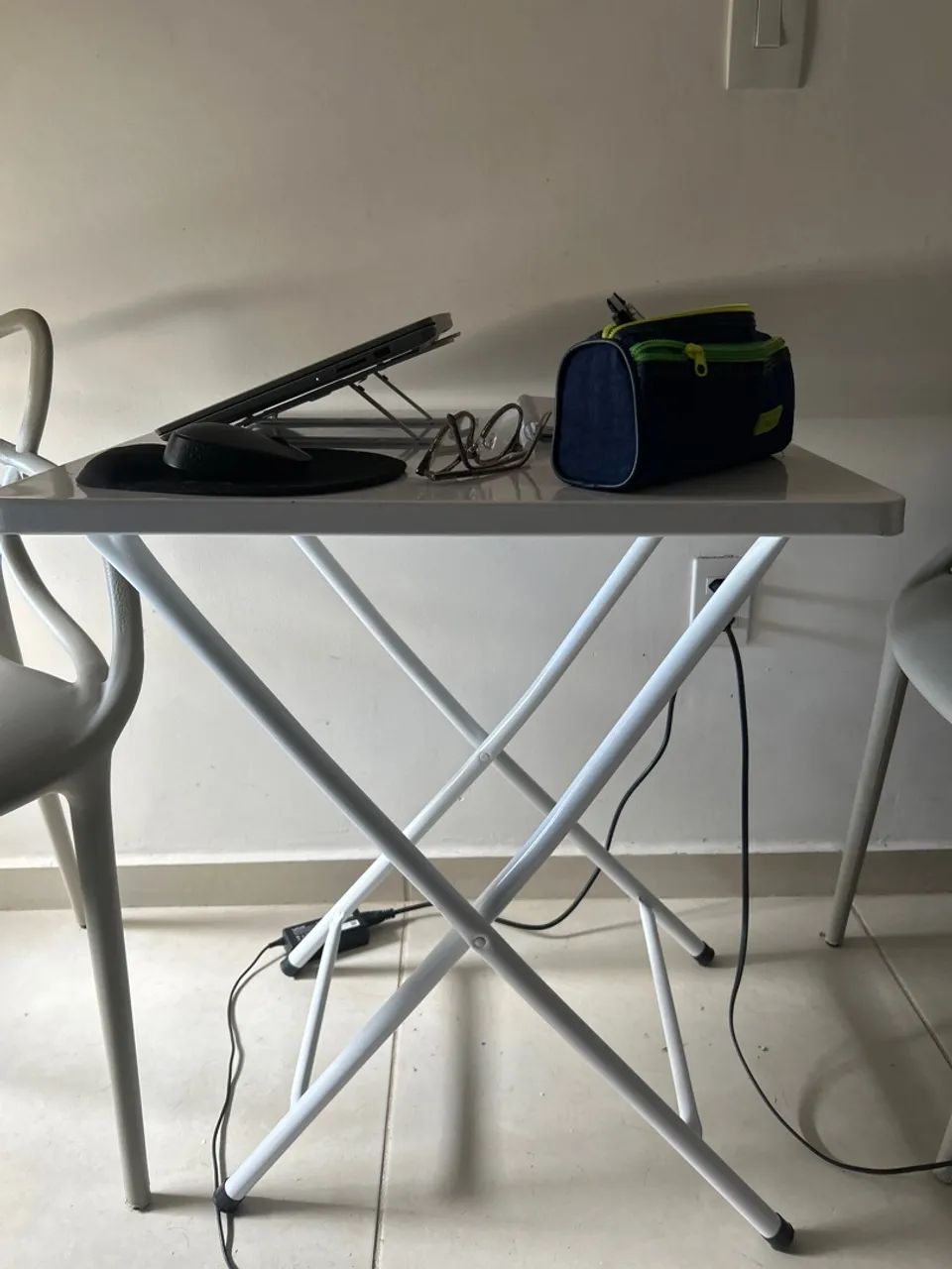Mesa dobrável de aço 