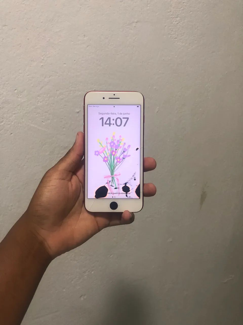 iPhone 8 Plus 64 gigas, tela com mancha, câmera frontal sem funcionar  - Foto 3