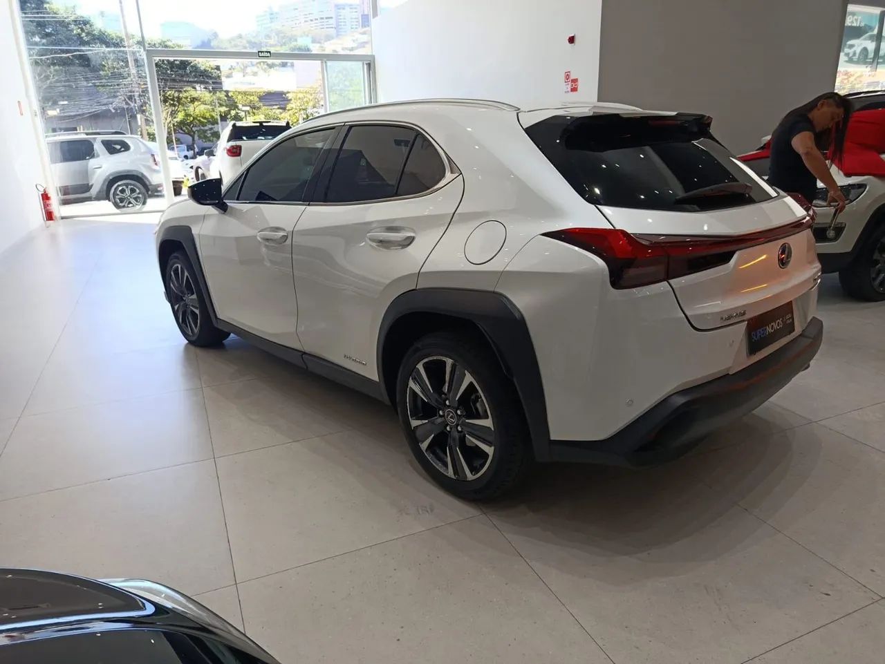 Lexus UX-250h Dynamic 2.0 16V Aut.(hybrid), foto 4 de 16