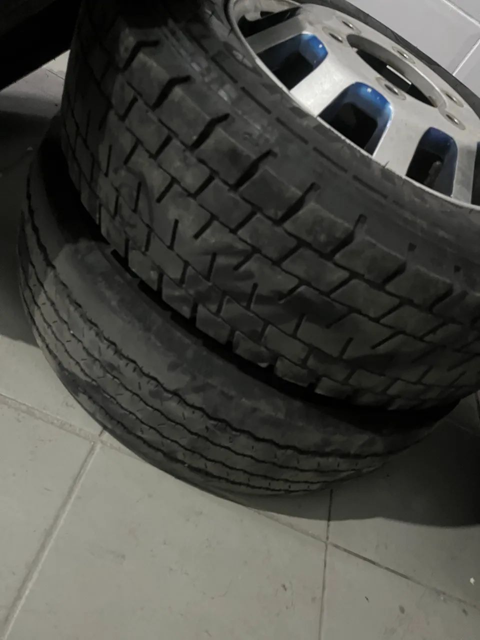 Jogo com 4 Rodas de Alumínio para Caminhão 3/4 + Pneu Kumho 235/75 R17.5 - Foto 6
